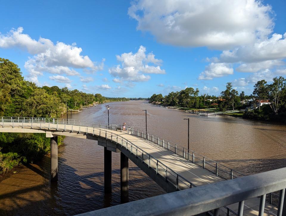 Looking downriver from Indooroopilly we can see the indooroopilly river walk